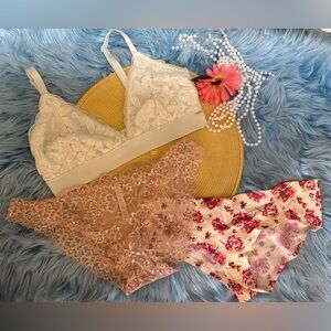PINK Victoria's Secret Floral Lace Bra and Panty Set Size Large